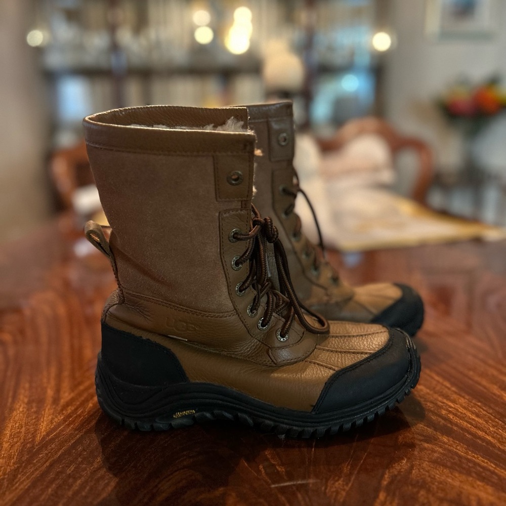 UGGS